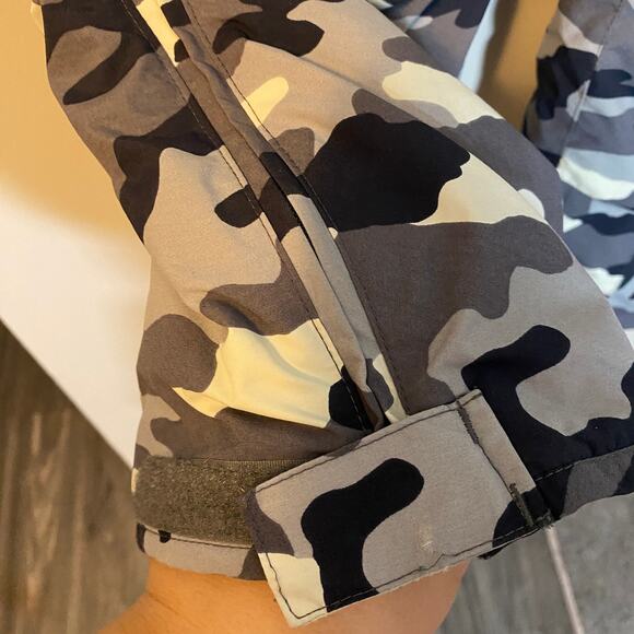 L.L. Bean Grey Camouflage Snow Pants Winter Pants Ski Winter Sports Sz 16 Kids - Picture 6 of 13